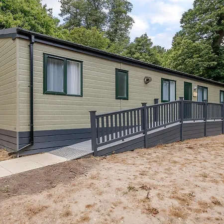 Woolverstone Marina And Lodge Park Ipswich Exterior photo