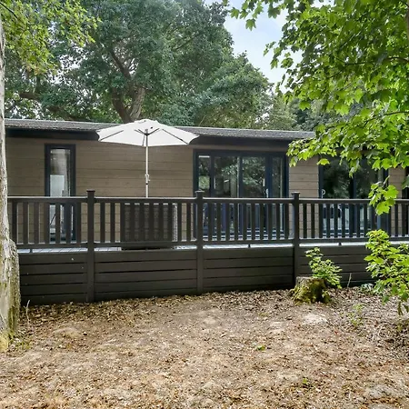 Woolverstone Marina And Lodge Park Ipswich Exterior photo