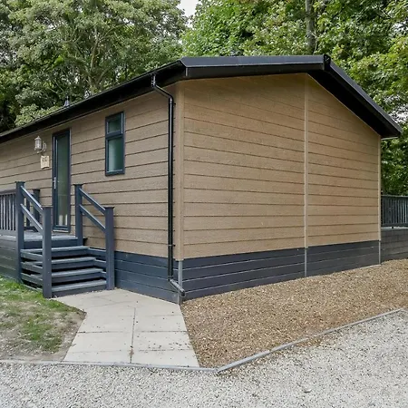 Woolverstone Marina And Lodge Park Ipswich Exterior photo